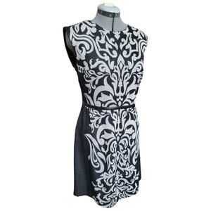 Sandra Darren Sleeveless Black and White Sheath Dress Size 12 Sweater Knit